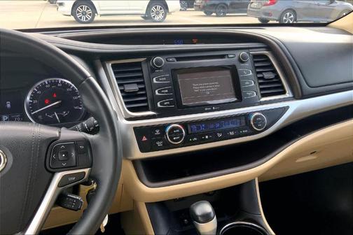 2015 Toyota Highlander LE