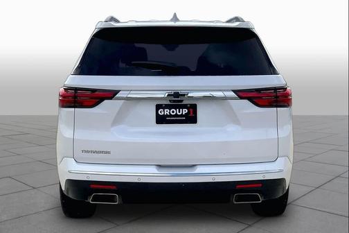Iridescent Pearl Tricoat 2023 Chevrolet Traverse High Country