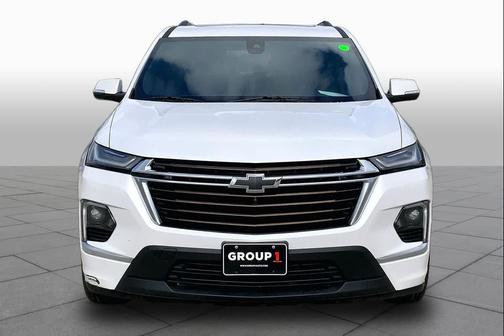 Iridescent Pearl Tricoat 2023 Chevrolet Traverse High Country