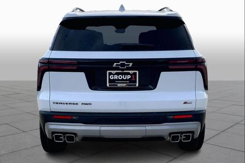 Polar White Tricoat 2026 Chevrolet Traverse AWD Z71