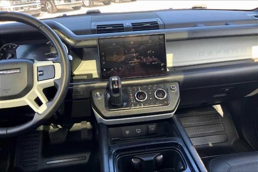 2023 Land Rover Defender SE
