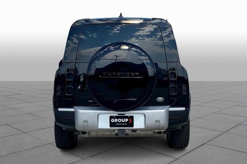 2023 Land Rover Defender SE