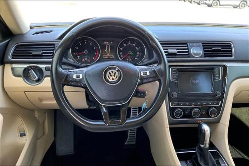 2017 Volkswagen Passat 1.8T R-Line