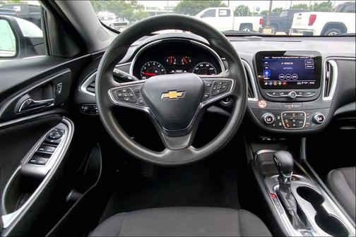 Summit White 2024 Chevrolet Malibu LT