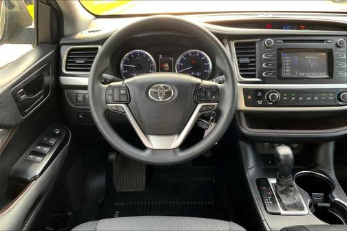 2017 Toyota Highlander LE