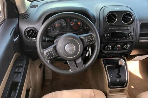 Photo 5 of 35 of 2014 Jeep Patriot Sport