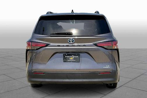 2021 Toyota Sienna LE