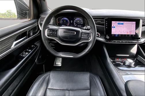 Diamond Black Crystal Pearlcoat 2024 Jeep Wagoneer Series II 4x4