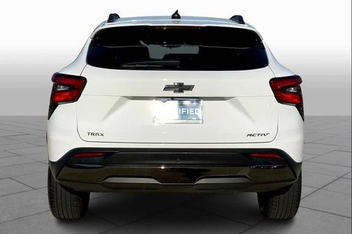 Summit White 2025 Chevrolet Trax FWD ACTIV