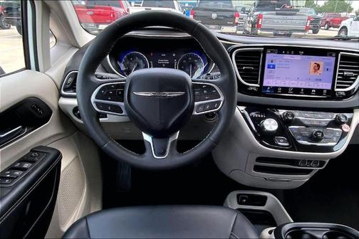 Bright White Clearcoat 2024 Chrysler Pacifica Touring-L