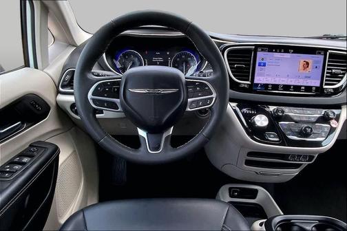 Bright White Clearcoat 2024 Chrysler Pacifica Touring L