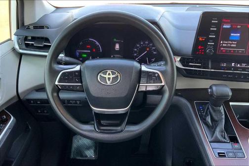 2021 Toyota Sienna LE