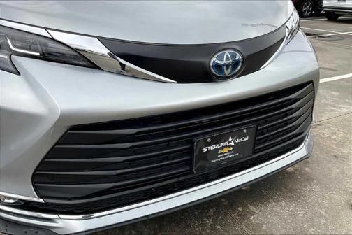2023 Toyota Sienna XLE