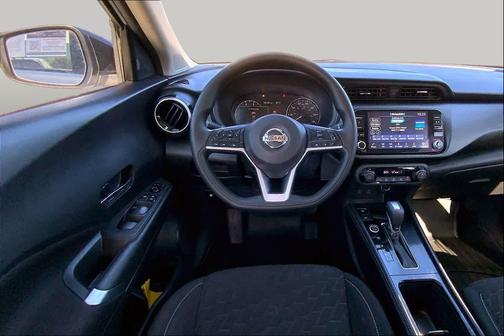 Aspen White/Super Black 2021 Nissan Kicks SV