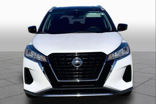 Aspen White/Super Black 2021 Nissan Kicks SV