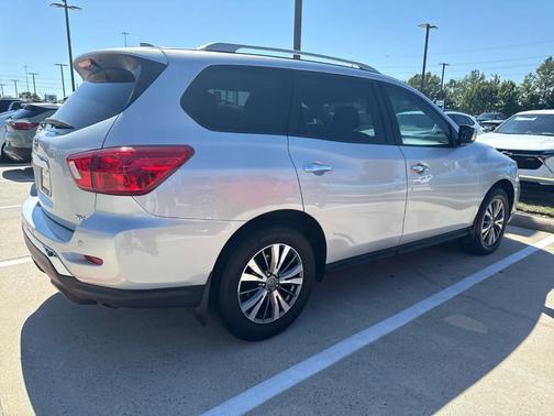 2020 Nissan Pathfinder SV