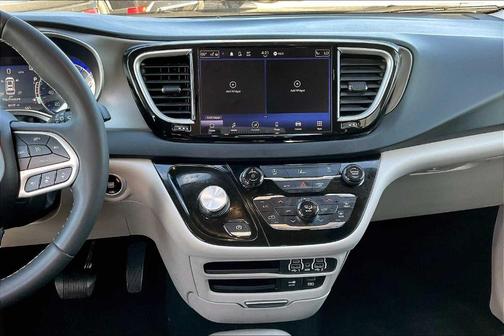 2022 Chrysler Pacifica Touring-L
