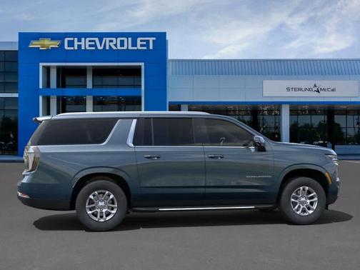 2025 Chevrolet Suburban LT