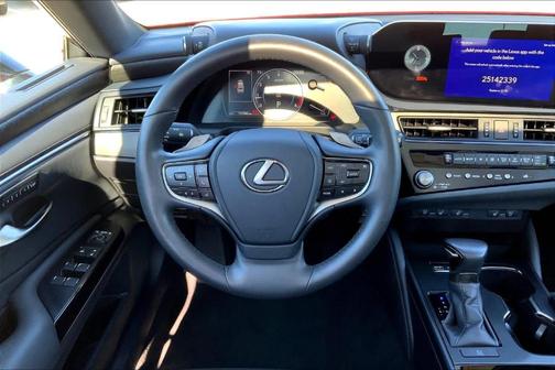 2024 Lexus ES 300h Luxury