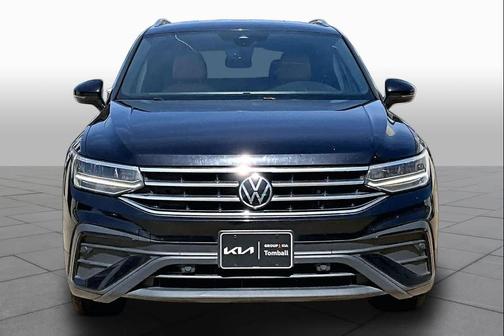 Deep Black Pearl Effect 2023 Volkswagen Tiguan 2.0T SE