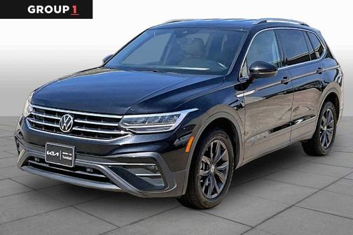Deep Black Pearl Effect 2023 Volkswagen Tiguan 2.0T SE