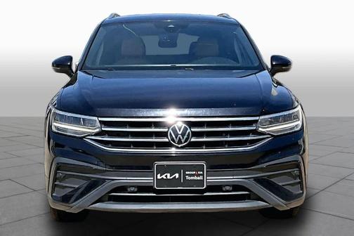 Deep Black Pearl Effect 2023 Volkswagen Tiguan 2.0T SE