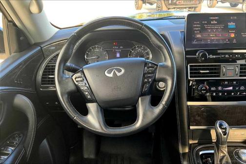 2022 INFINITI QX80 Luxe