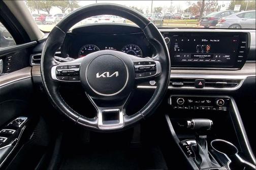 Ebony Black 2022 Kia K5 EX