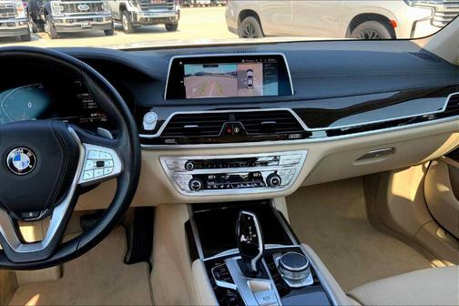 2022 BMW 740 i xDrive