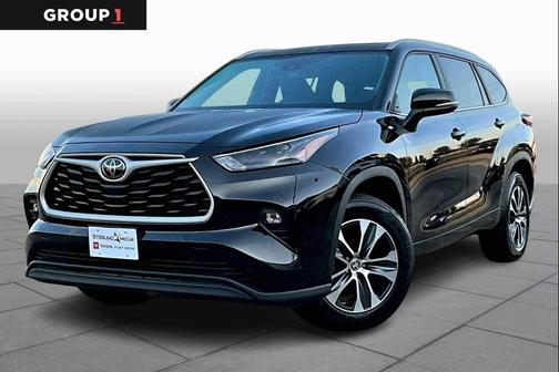 Midnight Black Metallic 2023 Toyota Highlander XLE