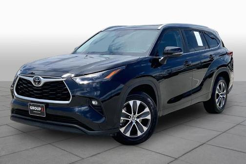 Midnight Black Metallic 2023 Toyota Highlander XLE