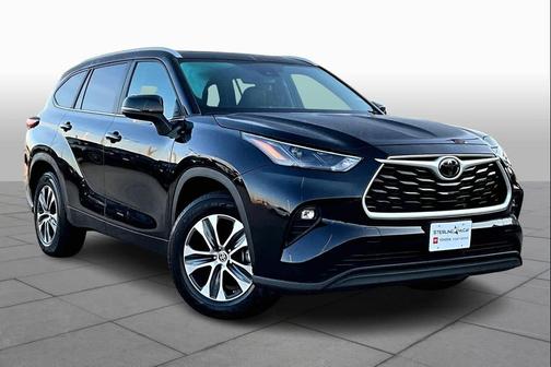 Midnight Black Metallic 2023 Toyota Highlander XLE