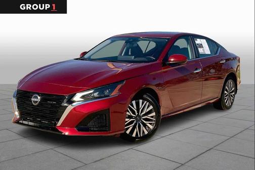 Scarlet Ember 2023 Nissan Altima 2.5 SV