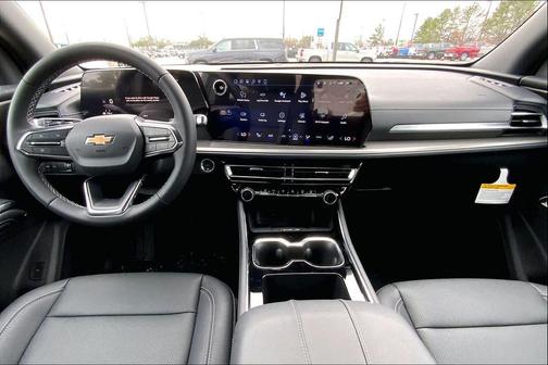 Summit White 2026 Chevrolet Traverse LT
