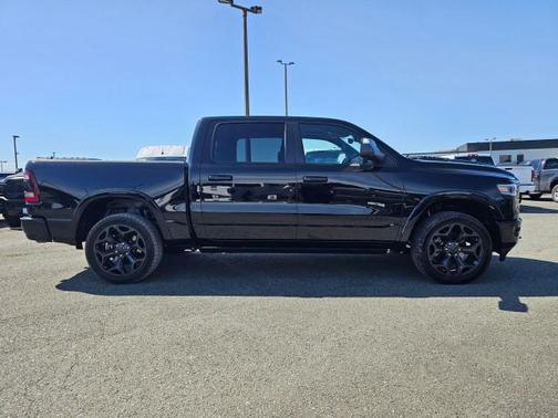 Diamond Black Crystal Pearlcoat 2022 RAM 1500 Limited