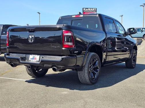 Diamond Black Crystal Pearlcoat 2022 RAM 1500 Limited