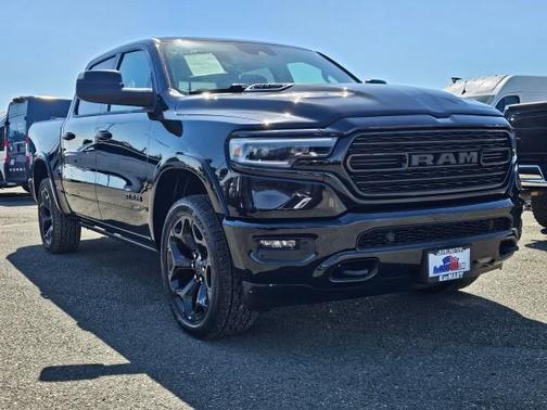 Diamond Black Crystal Pearlcoat 2022 RAM 1500 Limited
