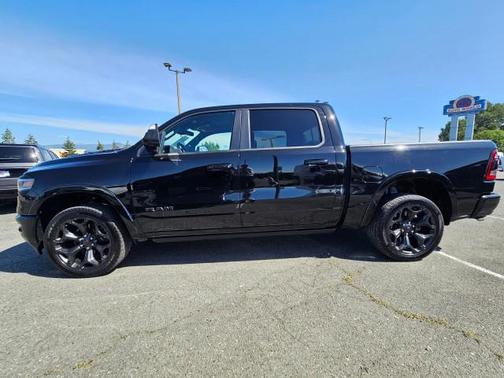 Diamond Black Crystal Pearlcoat 2022 RAM 1500 Limited