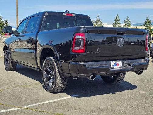 Diamond Black Crystal Pearlcoat 2022 RAM 1500 Limited