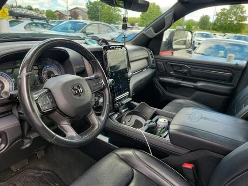 Diamond Black Crystal Pearlcoat 2022 RAM 1500 Limited