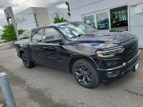 Diamond Black Crystal Pearlcoat 2022 RAM 1500 Limited