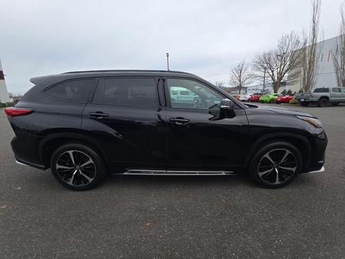 2022 Toyota Highlander XSE