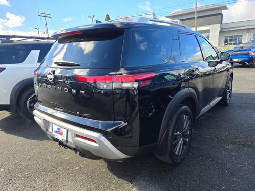 2024 Nissan Pathfinder SL 4WD