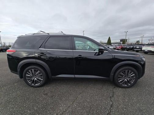 2024 Nissan Pathfinder SL 4WD