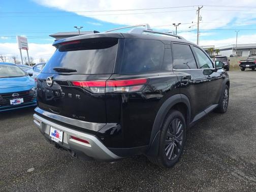 2024 Nissan Pathfinder SL 4WD