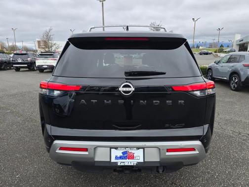 2024 Nissan Pathfinder SL 4WD