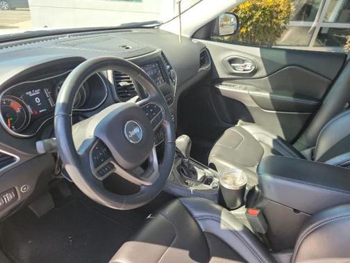 Bright White Clearcoat 2019 Jeep Cherokee Latitude Plus