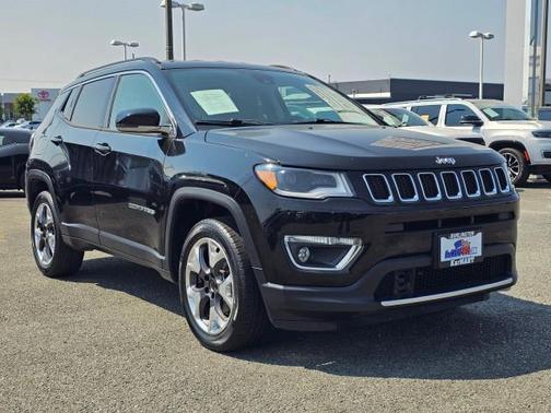 Diamond Black Crystal Pearlcoat 2018 Jeep Compass Limited