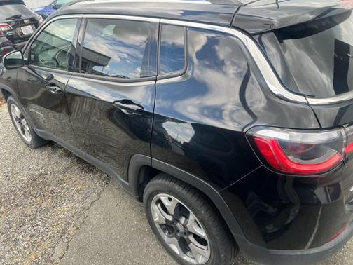 Diamond Black Crystal Pearlcoat 2018 Jeep Compass Limited
