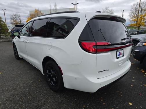 2024 Chrysler Pacifica Hybrid Premium S Appearance Pkg